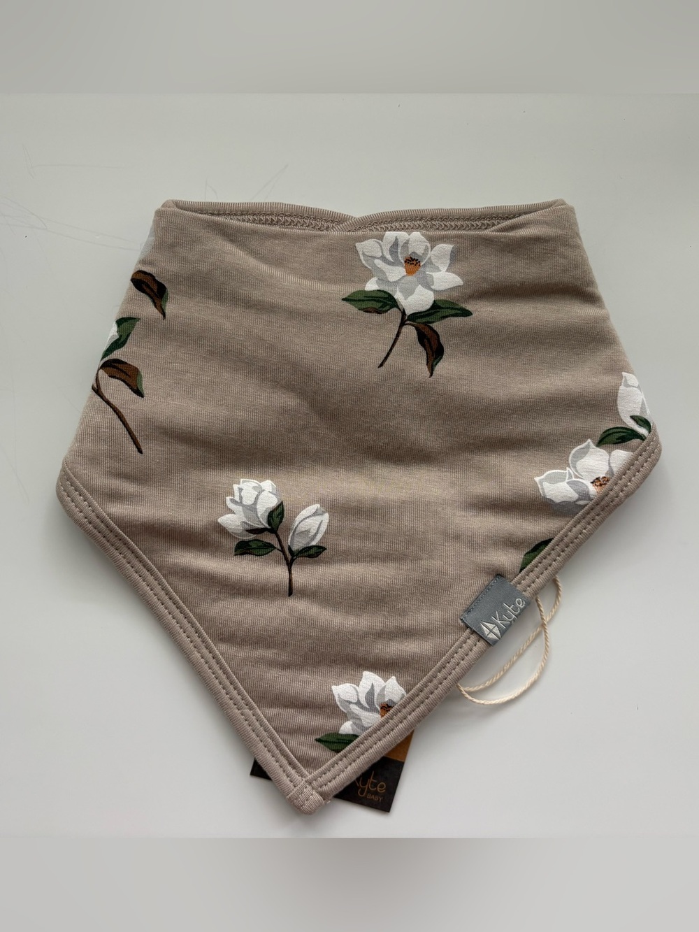 Kyte Baby Bib - Khaki Magnolia